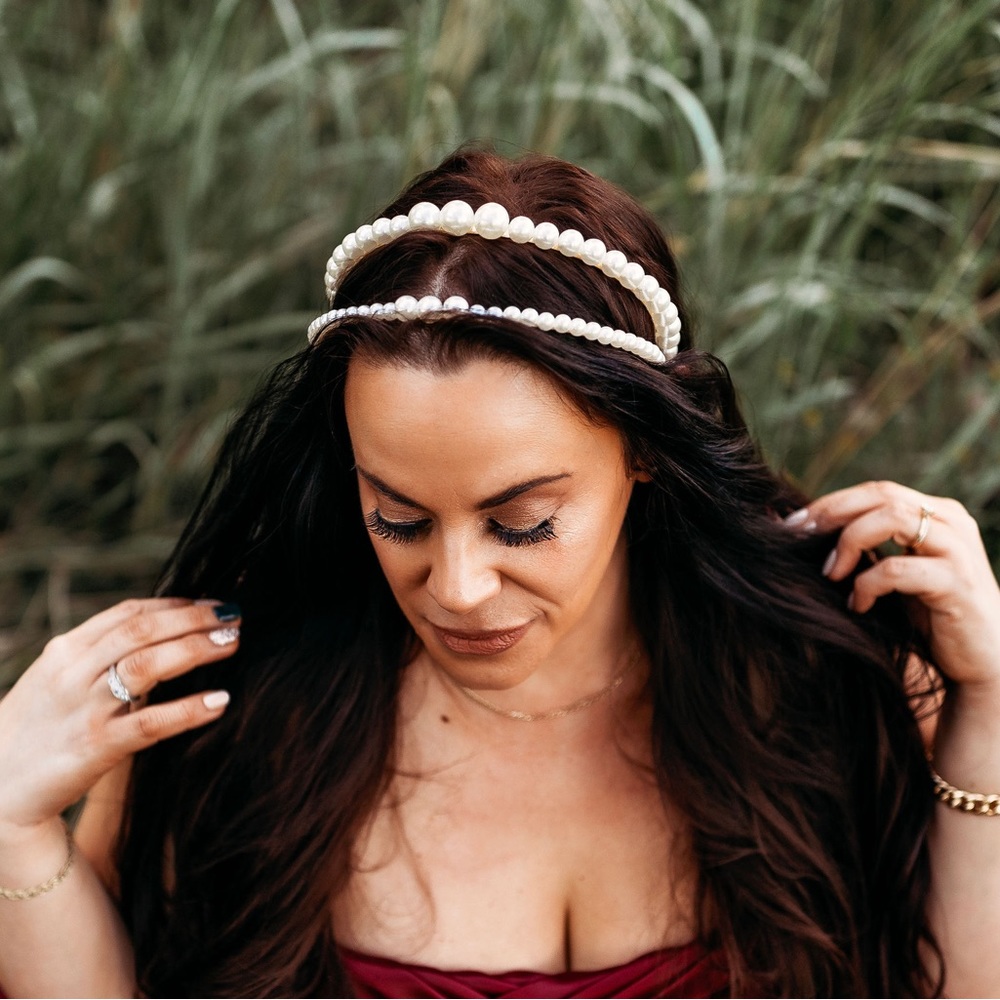 L Erickson/Neiman Marcus. Pearl headbands,Set of 2 on gold band